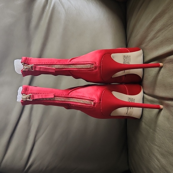 Hot red boots! 6.5 - Picture 2 of 6